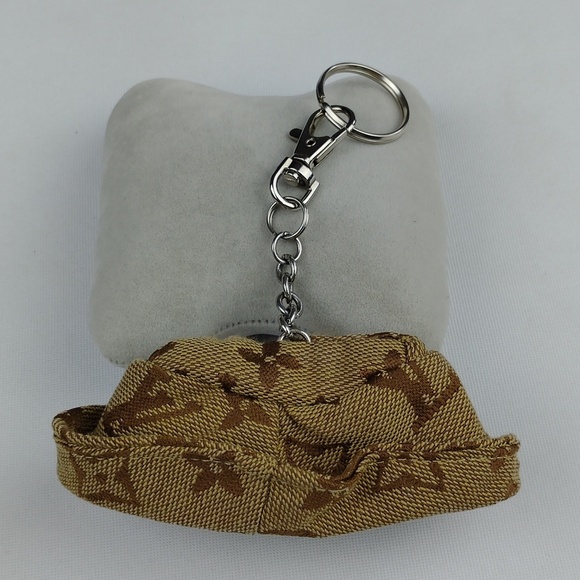 Monogramed Key Holder - Picture 2 of 7